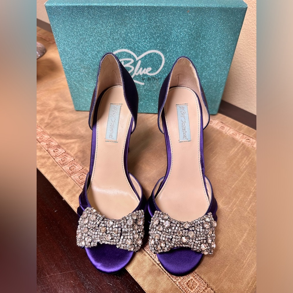 💜Betsey Johnson Purple Rhinestone Heels 💜